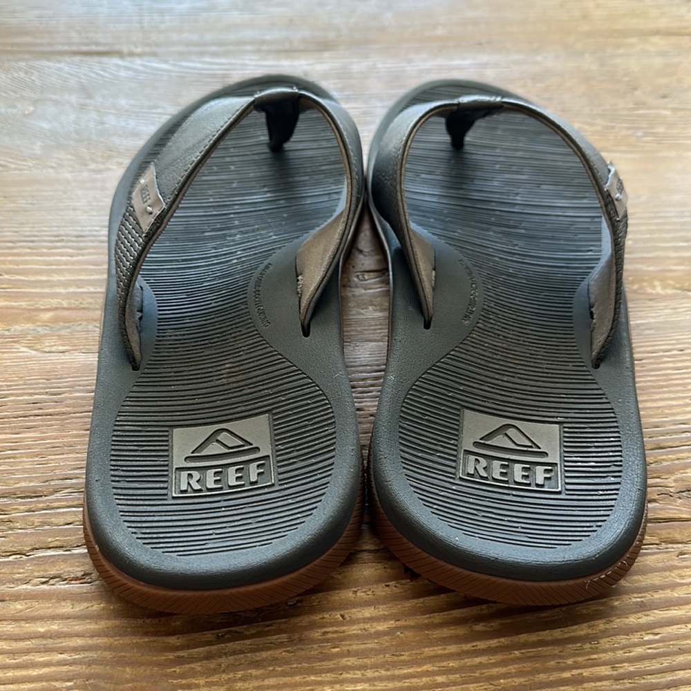 REEF Men’s gray Sandals / flip flops size 12 - Picture 4 of 5